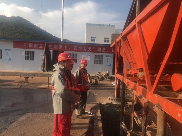 陜煤建設(shè)礦建二公司“保平安迎大慶”，大力開(kāi)展節(jié)前安全大檢查