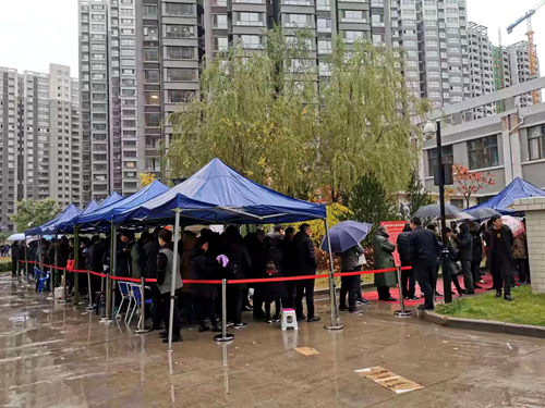 陜煤建設(shè)公司：神南華府三期26#開(kāi)盤(pán)在即，誠(chéng)意登記現(xiàn)場(chǎng)火爆