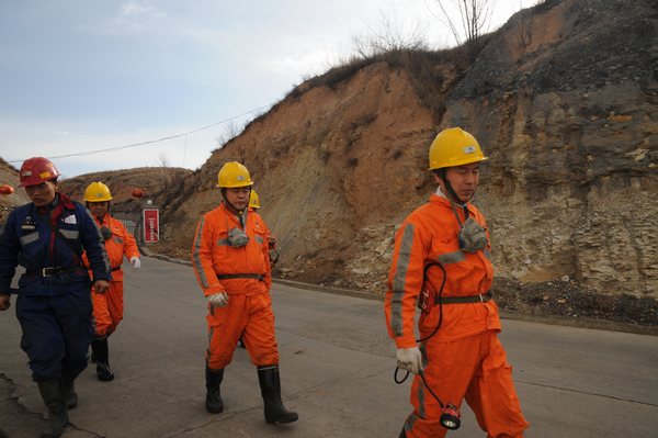 陜煤建設(shè)掘進(jìn)公司：加強(qiáng)一通三防管理確?！鞍偃瞻踩?></div>
                                <div   id=