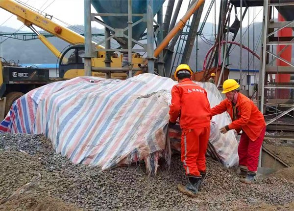 陜煤建設(shè)礦建三公司崔木項(xiàng)目部:冬季施工“不降溫” 全力以赴推進(jìn)項(xiàng)目建設(shè)