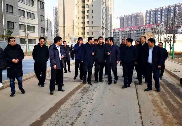 銅川礦業(yè)公司黨委書記、執(zhí)行董事劉水利一行蒞臨銅煤1#、2#住宅小區(qū)現(xiàn)場(chǎng)調(diào)研指導(dǎo)工作