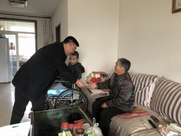 陜煤建設(shè)礦建二公司開(kāi)展困難職工走訪活動(dòng)