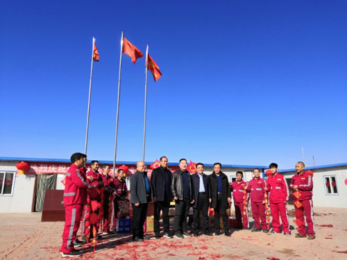 王明智、王寧春節(jié)看望慰問一線職工