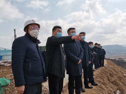 彬州市委書記鐘偉、副市長馮永勝蒞臨銀西高鐵彬州東站前廣場項目現(xiàn)場檢查推進復工工作