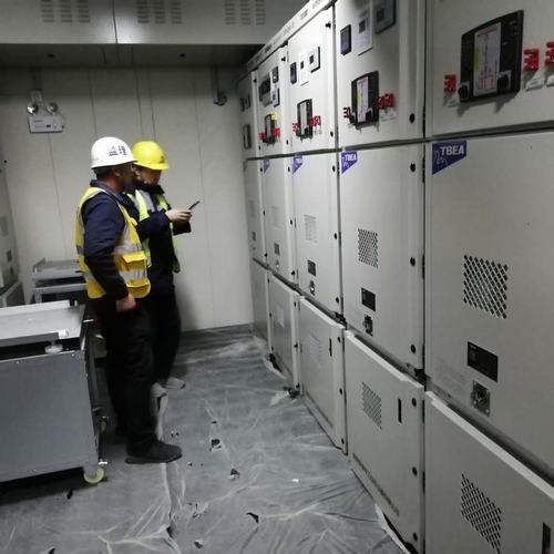 陜煤建設(shè)銅煤公司第十六項目承建的榆林化超限設(shè)備組焊廠房項目高壓電纜箱變安裝通電成功