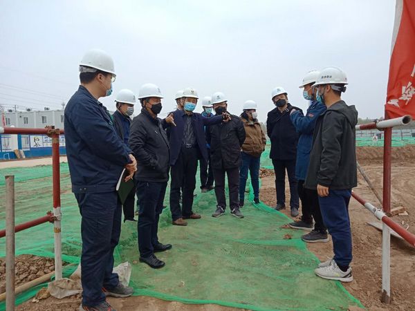 中央儲備糧新建項目領(lǐng)導(dǎo)小組組長、指揮部指揮長、副總經(jīng)理王錄印蒞臨天工公司中儲糧項目檢查指導(dǎo)工作