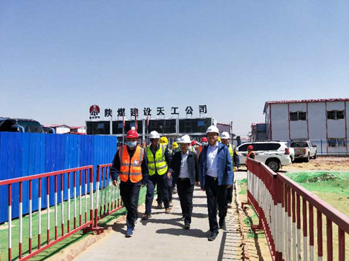 榆林化學公司董事長宋世杰蒞臨天工公司1、2#宿舍檢查指導工作