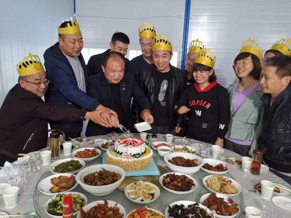 陜煤建設礦建二公司冶坪項目部舉辦職工集體生日會