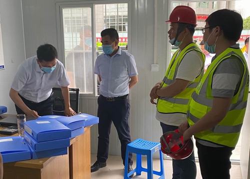 咸陽市相關(guān)部門領(lǐng)導蒞臨城市停車場BOT 項目檢查指導工作