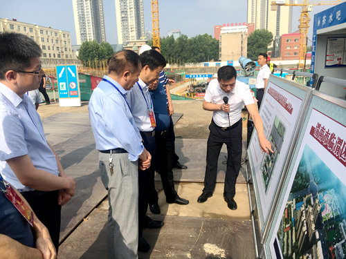 渭南市臨渭區(qū)人大主任王進文一行深入大秦置業(yè)公司梅園新村項目檢查指導工作