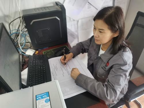 與青春有個“碰撞”，她們在工地綻放