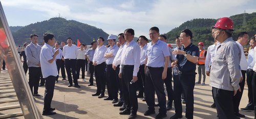 延安市市長薛占海蒞臨路橋分公司黃陵店頭電廠項(xiàng)目調(diào)研