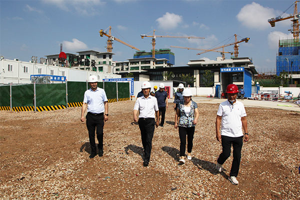 侯本英蒞臨空港新城項目檢查指導工作