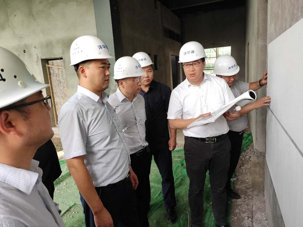 西安灃東國(guó)際車城發(fā)展有限公司總經(jīng)理王濤深入陜煤建設(shè)天工公司施工現(xiàn)場(chǎng)慰問指導(dǎo)工作