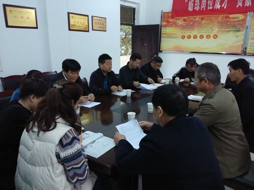 陜煤建設(shè)銅煤公司安裝項(xiàng)目部黨支部積極組織學(xué)習(xí)《業(yè)文化手冊(cè)》