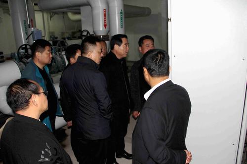 銅川礦業(yè)公司副總經(jīng)理郭全營(yíng)一行深入銅煤1#、2#小區(qū)現(xiàn)場(chǎng)檢查指導(dǎo)供暖準(zhǔn)備工作