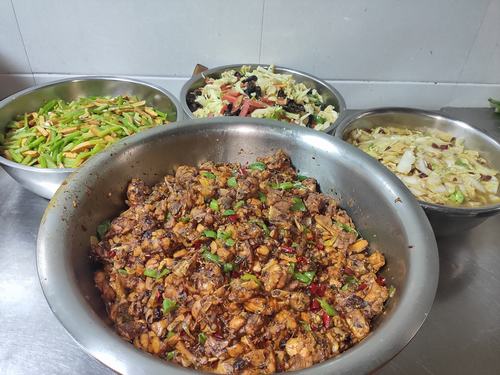 陜煤建設銅煤公司:高品質飯菜讓職工食堂“火起來”