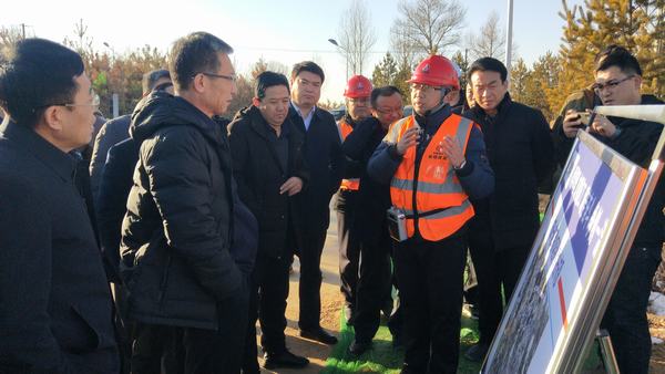 榆林市政協(xié)副主席、政府秘書長、科創(chuàng)新城管委會主任趙志平一行蒞臨科創(chuàng)新城市政一期工程N1項目指導(dǎo)工作