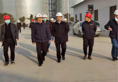 神渭管道董事長李冰一、副總經(jīng)理王東民、建設(shè)集團(tuán)總經(jīng)理王明智等人蒞臨神渭管道輸煤項(xiàng)目富余煤漿應(yīng)用工程開展春節(jié)慰問暨春季攻堅(jiān)活動(dòng)