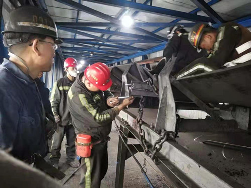 【春節(jié)一線報(bào)道】陜煤建設(shè)機(jī)電安裝公司春節(jié)完成黃陵二號(hào)礦111膠帶更換