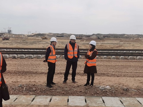 中鐵西安勘察設(shè)計研究院副院長譚文蒞臨路橋分公司榆林化學(xué)項(xiàng)目檢查指導(dǎo)