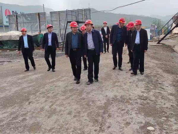 陜煤集團(tuán)監(jiān)察室副主任吳均蒞臨陜煤建設(shè)礦建二公司王峰項(xiàng)目部檢查指導(dǎo)工作