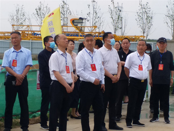 河南長葛市政協(xié)黨組書記、主席寇永志一行調(diào)研河南龐源塔式起重機制造項目建設(shè)情況