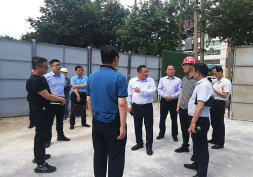 咸陽市副市長(zhǎng)王靖蒞臨陜煤建設(shè)承建的咸陽城市停車場(chǎng)BOT項(xiàng)目調(diào)研指導(dǎo)