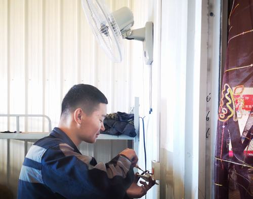 陜煤建設(shè)洗選煤運營公司左權(quán)洗煤廠項目部：處處留心辦實事，小小風(fēng)扇送清風(fēng)