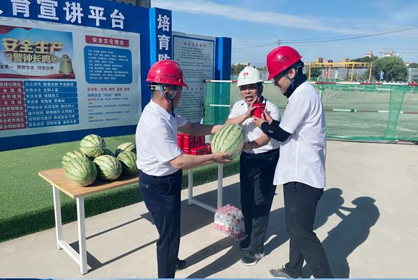 陜煤建設西北分公司開展“高溫慰問送清涼，情系基層暖人心”活動