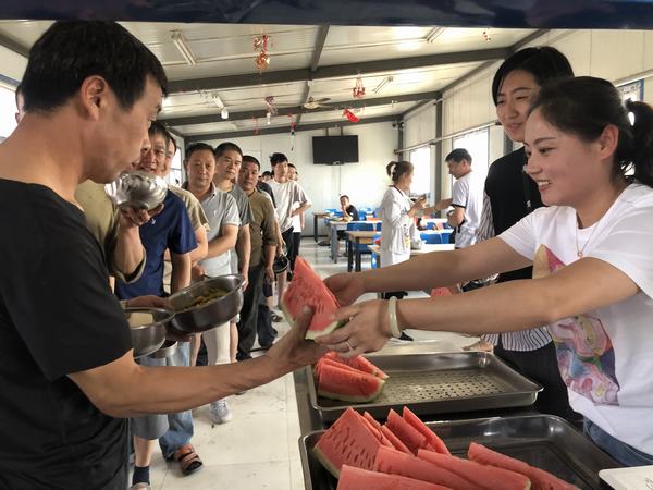 陜煤建設礦建二公司：絲絲清涼送一線句句關愛暖人心