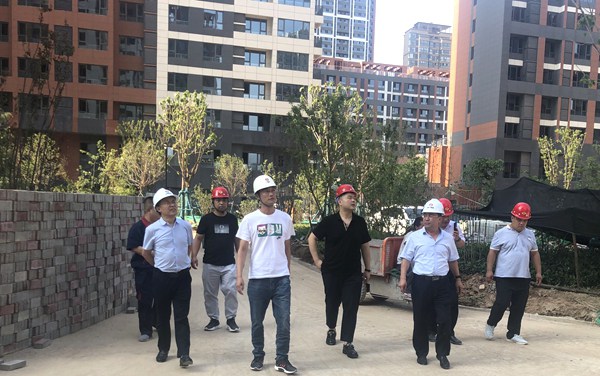 陜西煤業(yè)化工實業(yè)集團有限公司黨委副書記、總經(jīng)理劉文一行到藍山水岸項目進行調(diào)研