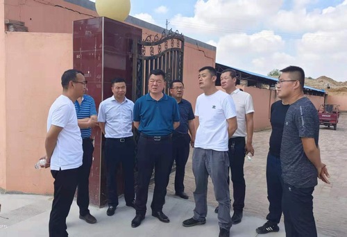 榆林市榆陽區(qū)副區(qū)長王新剛蒞臨陜煤建設(shè)路橋分公司靖神鐵路項目現(xiàn)場調(diào)研征地拆遷工作
