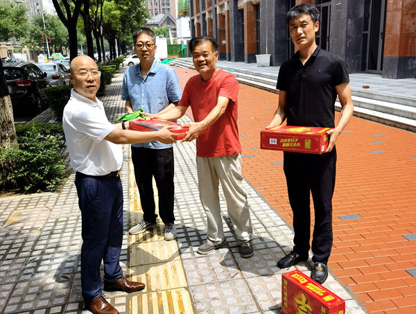 陜煤建設(shè)公司：情系一線“送清涼”