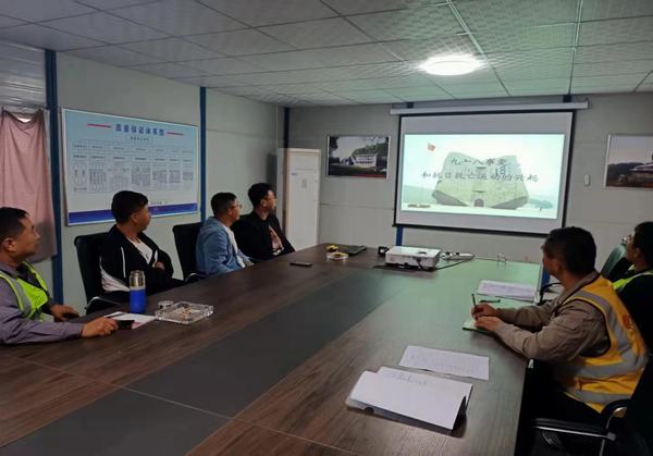 陜煤建設(shè)銅煤公司第三項(xiàng)目部召開“銘記歷史，勿忘國(guó)恥 紀(jì)念九一八事變90周年”專題學(xué)習(xí)會(huì)