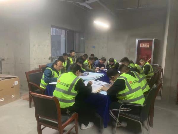 陜煤建設(shè)銅煤公司第十五項(xiàng)目部業(yè)務(wù)知識(shí)“小課堂”為職工充電蓄能