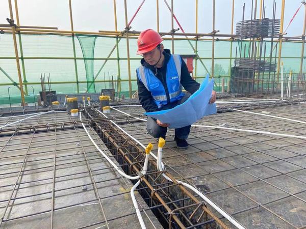 把“家”安在一線(xiàn)上的“夫妻檔”