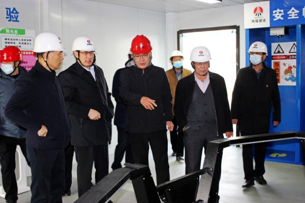 集團(tuán)領(lǐng)導(dǎo)侯本英、司正林一行深入北斗星基項(xiàng)目檢查指導(dǎo)工作