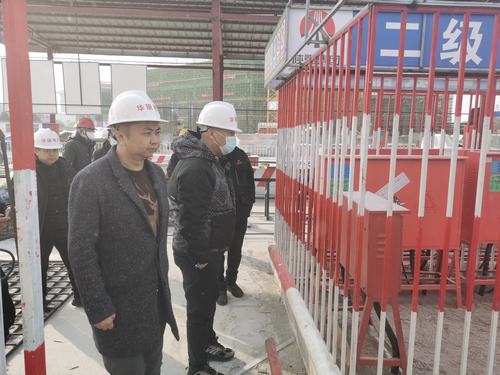 張掖市經(jīng)開區(qū)住建局、質(zhì)檢站領(lǐng)導(dǎo)蒞臨張掖潤(rùn)泉瑞苑項(xiàng)目部檢查指導(dǎo)工作