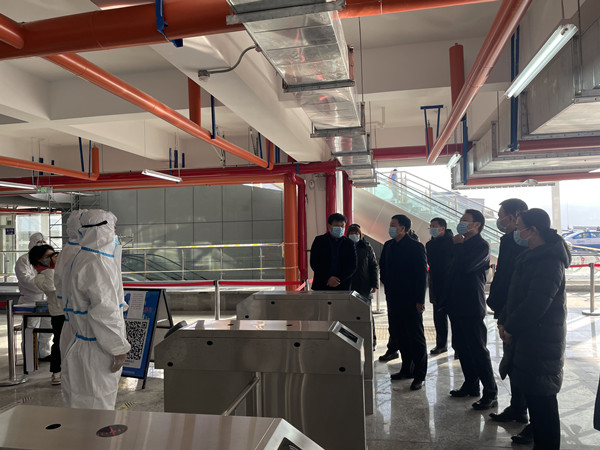 彬州市委書記王宏志、市長(zhǎng)陳加寶一行蒞臨銀西高鐵彬州東站前廣場(chǎng)項(xiàng)目指導(dǎo)疫情防控工作