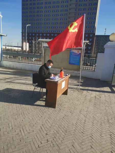 陜煤建設(shè)煤礦運營服務(wù)分公司：黨旗在防疫線上飄揚