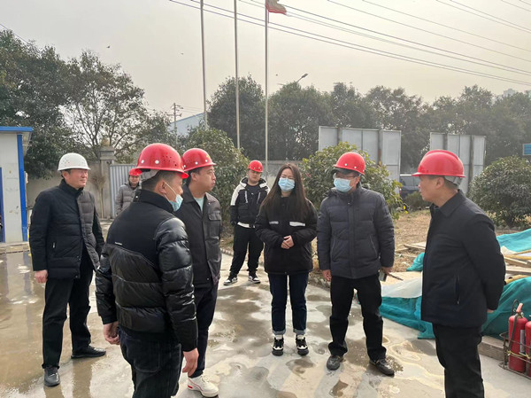 涇陽縣縣委辦公室主任陳龍一行蒞臨陜煤建設(shè)咸陽分公司第五項目部復(fù)工準(zhǔn)備工作