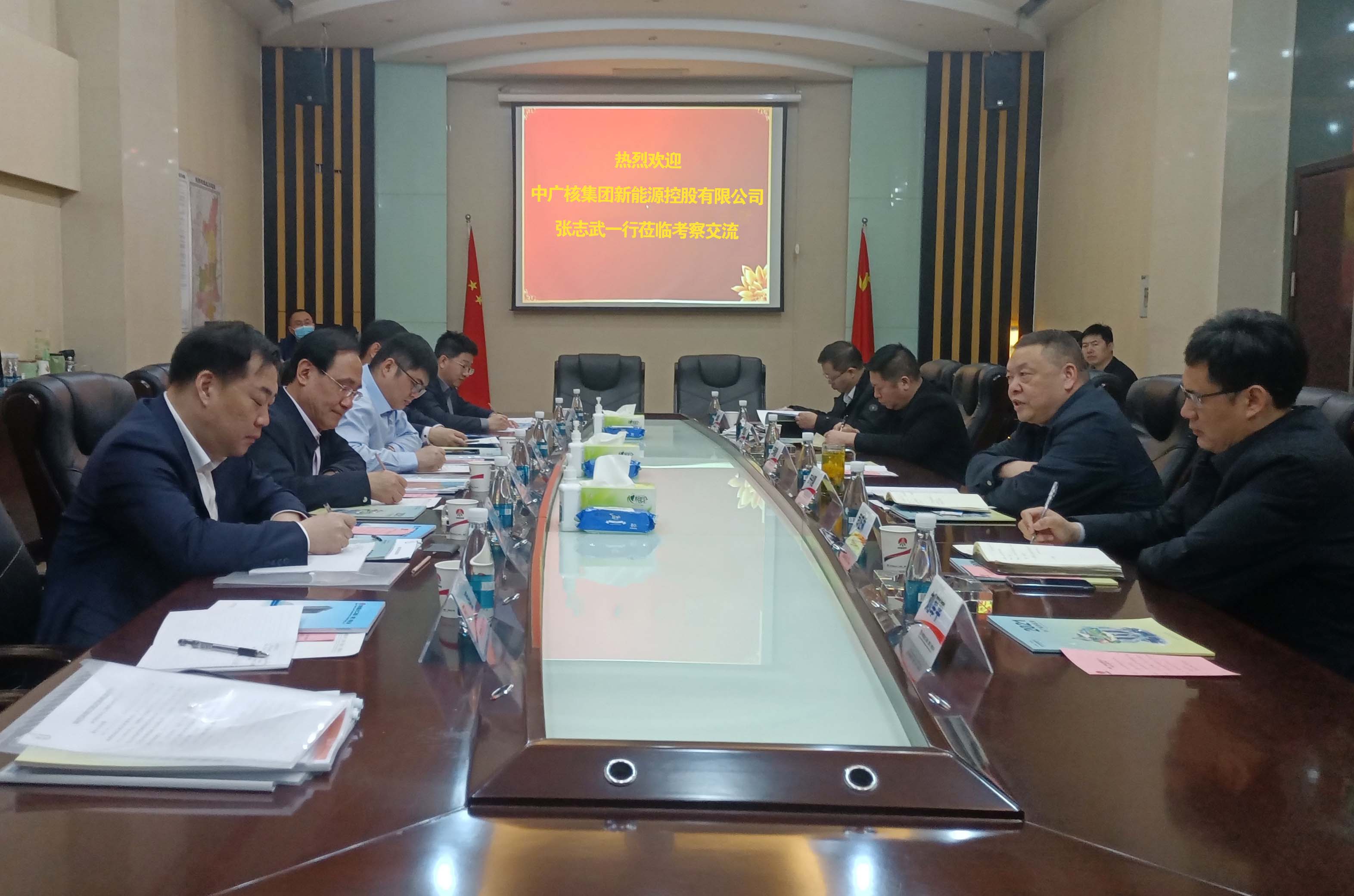 中廣核集團(tuán)新能源控股有限公司領(lǐng)導(dǎo)張志武一行到陜煤建設(shè)考察交流