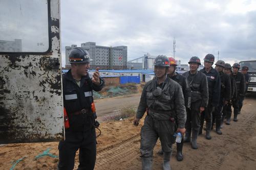 陜煤建設(shè)煤礦運營服務(wù)分公司：日進尺破50米！掘進鐵軍回歸