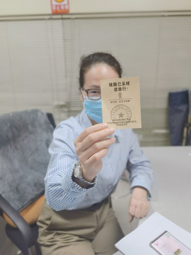 人手一“證”，陜煤建設(shè)路橋分公司職工花式曬出核酸檢測(cè)出門(mén)證