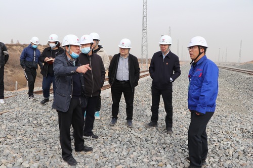 陜煤集團(tuán)專(zhuān)家組蒞臨陜煤建設(shè)路橋分公司開(kāi)展安全生產(chǎn)專(zhuān)項(xiàng)整治三年行動(dòng)檢查評(píng)價(jià)工作