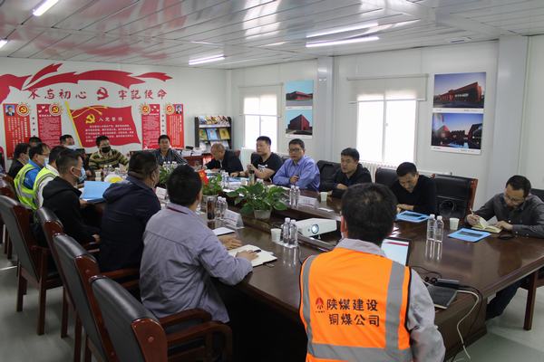 陜西省質(zhì)監(jiān)站領(lǐng)導(dǎo)及專(zhuān)家一行蒞臨榆林化學(xué)廠前區(qū)項(xiàng)目檢查指導(dǎo)工作