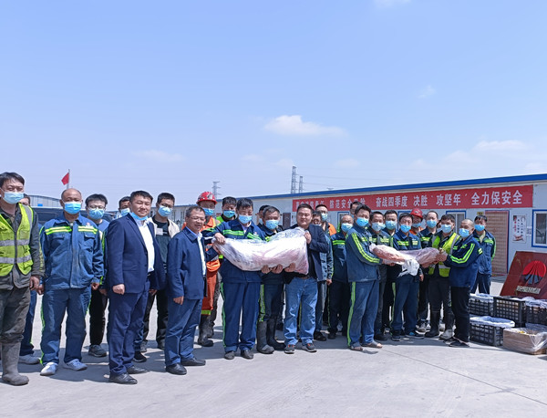 陜煤建設(shè)機(jī)電安裝公司“五一”慰問堅(jiān)守崗位職工