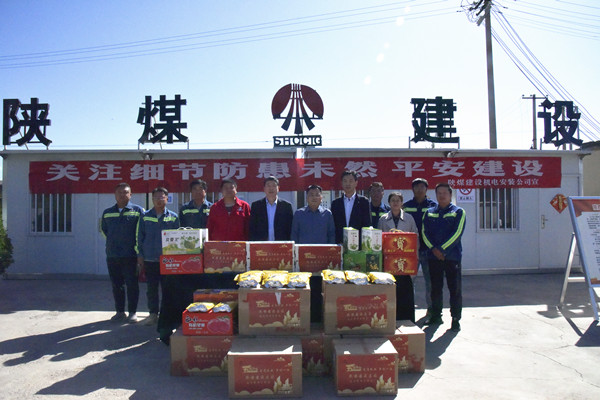 王明智“五一”慰問堅(jiān)守崗位職工