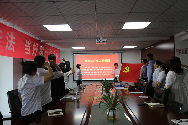 陜煤建設(shè)咸陽分公司開展迎七一心向黨剪紙活動